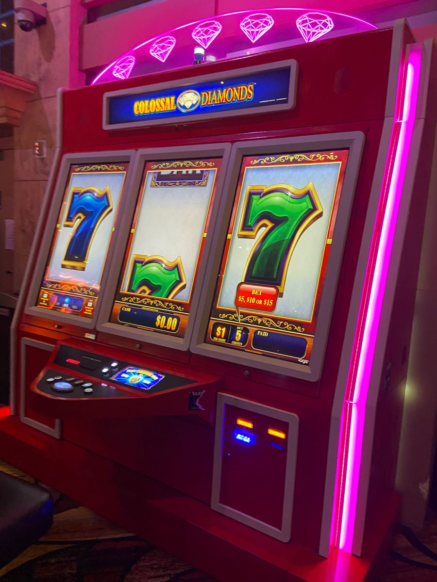 GRAND JACKPOT کیسینو میں سلاٹ کھیلنا شروع کریں۔